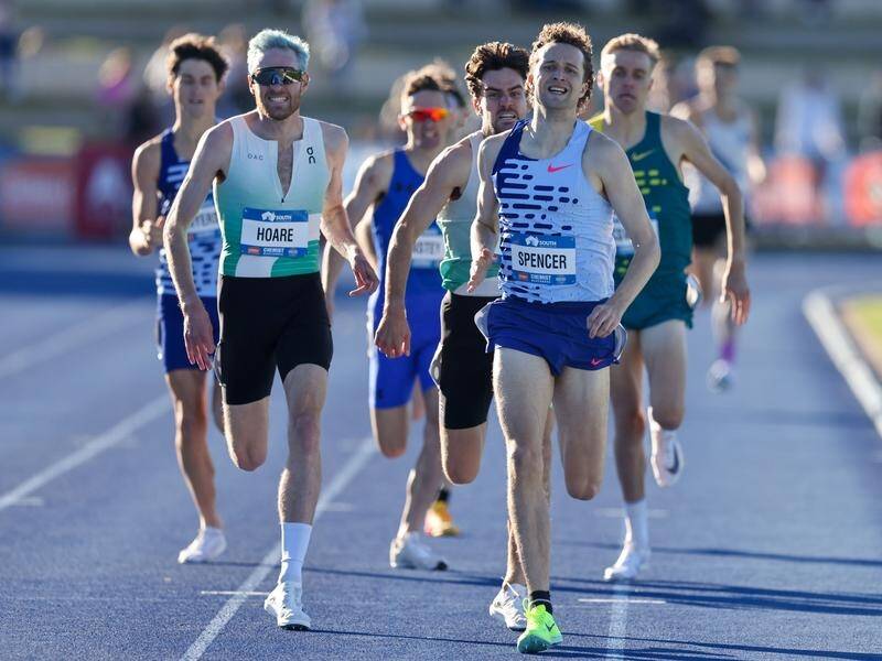 Adam Spencer leads the field home to win the men's 1500m at the Australian championships. (Matt Turner/AAP PHOTOS)