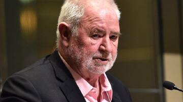 Les Twentyman received the Order of Australia medal in 1994 for his youth outreach work. (Julian Smith/AAP PHOTOS)