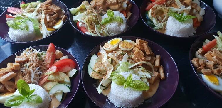 Gado-Gado is a meal you could try to cook at home. Photo: Heni Hardi. 