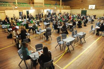 Bowral High�s parents were, on average, scheduled within two minutes of their preferred start time for teacher interviews.Photo by Roy Truscott