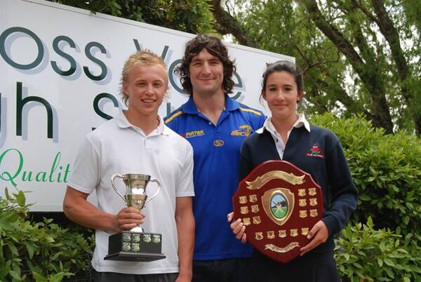 ROLE MODEL: Nathan Hindmarsh with Moss Vale High School’s senior sportsperson of the year Matt Thorpe and junior sportsperson of the year Roween Turvey. Photo by Anthony Macdonald