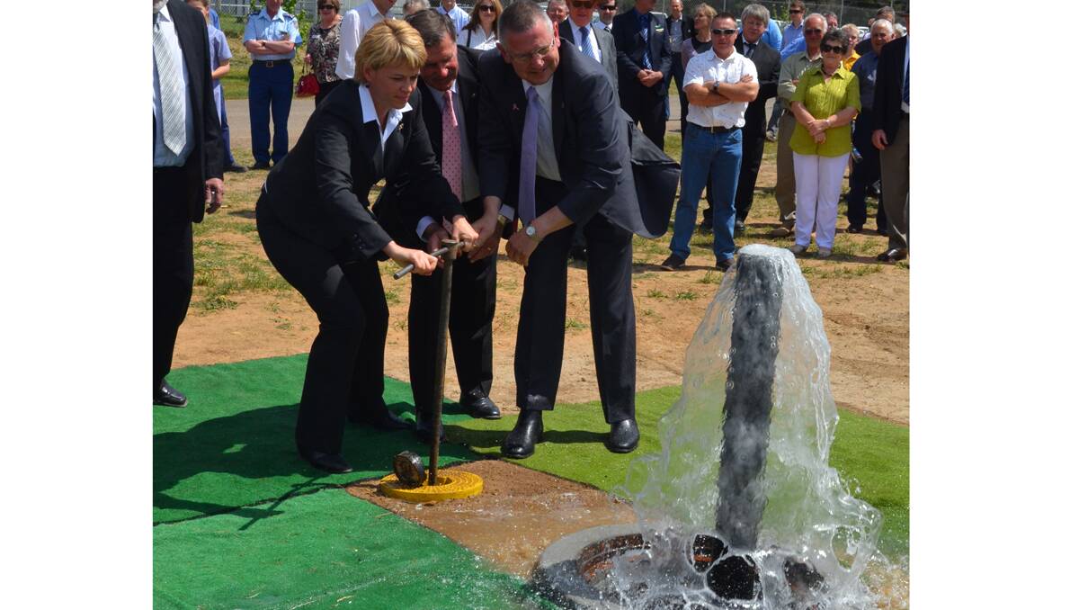 To mark the pipeline’s commissioning, Goulburn Mayor Geoff Kettle, Primary Industries Minister Katrina Hodgkinson and Hume MP Alby Schultz turned on the Source Pipeline tap.